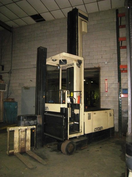 4000 LB CROWN MODEL 40TS-S VERY NARROW-AISLE TURRET SIDELOADER