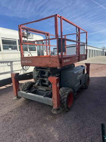 2017 Skyjack SJ6832RT Rough Terrain Scissor Lift – 32’ Platform Height, 68” Wide, Outriggers, Kubota Dual Fuel Engine