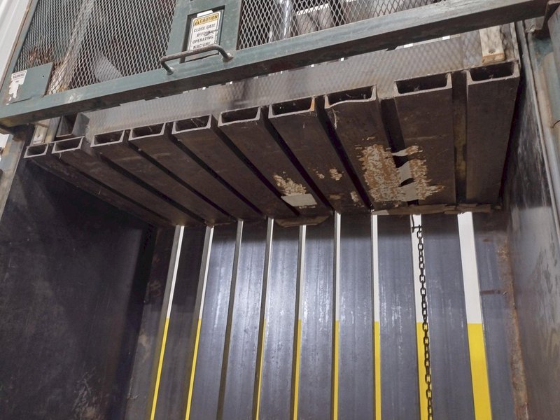 48&quot; X 48&quot; X 24&quot; EPCO VERTICAL HYDRAULIC BALER: STOCK #22919