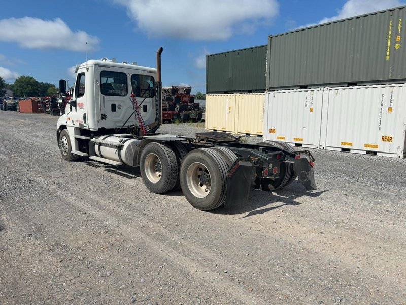 Freightliner Cascadia Day Cab Truck, 2012