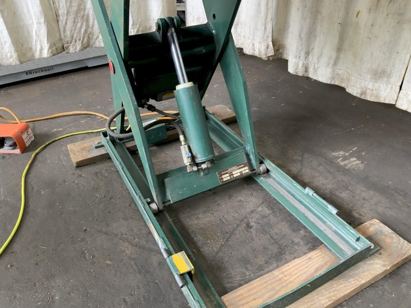 2000 LB 72"X 36" SOUTHWORTH HYDRAULIC SCISSOR LIFT TABLE : STOCK #81182