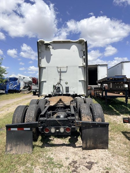 Kenworth T680 Sleeper Truck, 2014 – PACCAR/Cummins Diesel, Tandem Axle, Air Ride, 10-Speed/Auto, OTR Semi Tractor