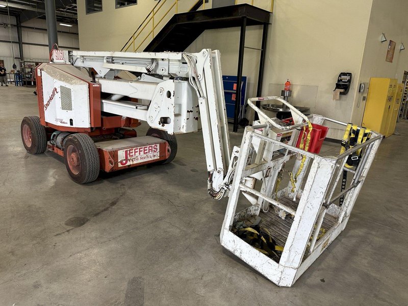 46' REACH SNORKELIFT MODEL #ATB-46KG ARTICULATING MAN-LIFT: STOCK #21729