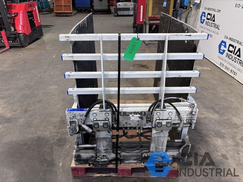2021 - 2,640 LB. CASCADE MODEL 14J-CCS-2A-0074 HYDRAULIC CARTON CLAMP