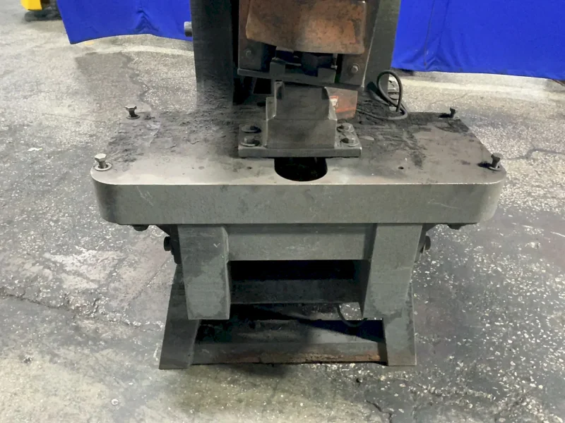 HMI 17” X 39” IRONWORKER  -  90-31