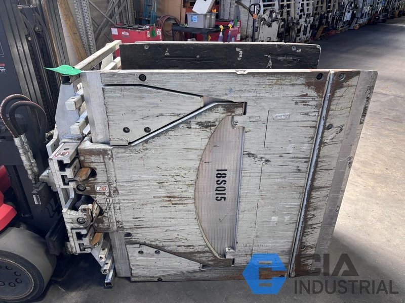 2018 - 2,500 LB. CASCADE MODEL 25D35065 ROTATING HYDRAULIC CARTON CLAMP ATTACHMENT