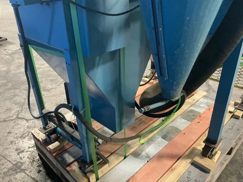 ABRASIVE BLAST SYSTEMS, INC 32” X 32” X 28” ON MOVING TABLE BLAST CABINET