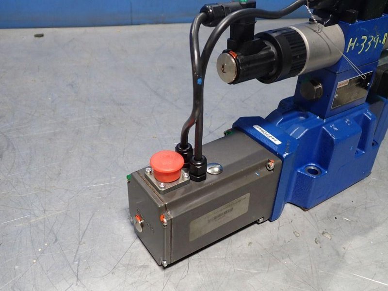 REXROTH DIRECTIONAL HYDRAULIC VALVE   -  R900757494