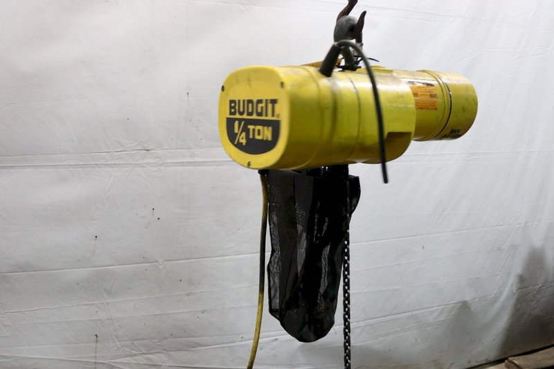 1/4 TON YALE  MODEL #BEHC2516 ELECTRIC POWERED CHAIN HOIST: STOCK #11978