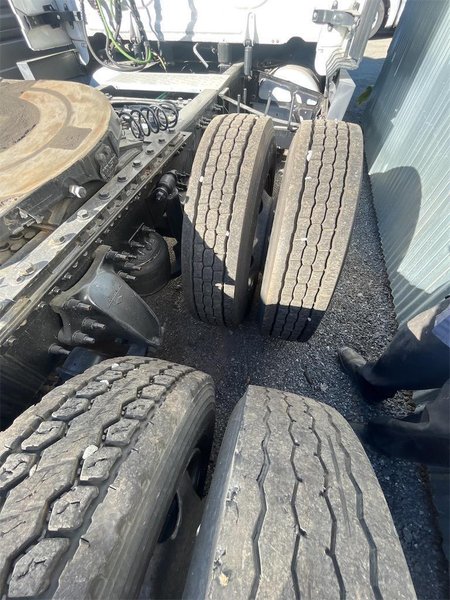 2021 Freightliner Cascadia 1FUJHHDR2MLML7306