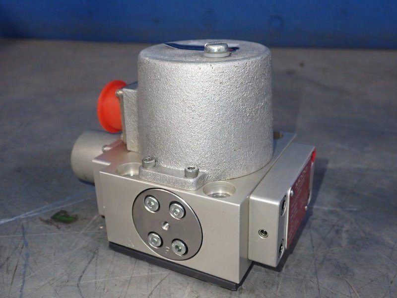 PERFECTION SERVO/MOOG VALVE  -  D765-606