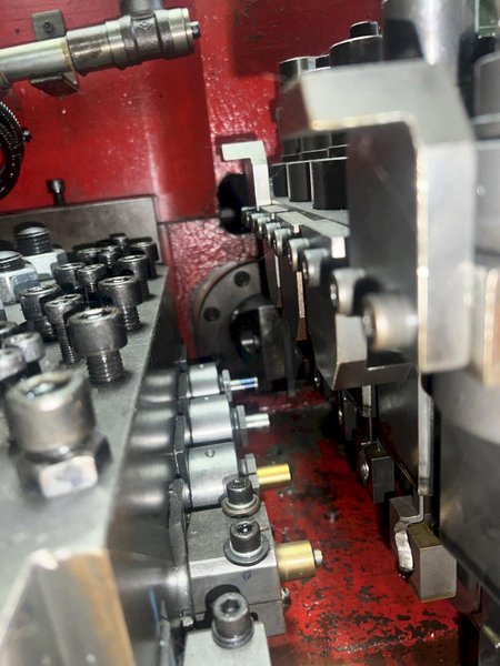 Dah-Lian Model NF 17B-6S Six Die Nut Forming Machine