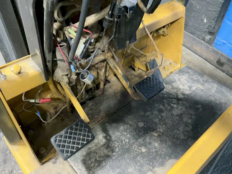 CATERPILLER 3000 LBS PROPANE FORKLIFT  -  T30D