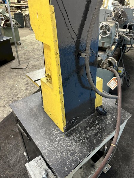 8" KALAMAZOO VERTICAL BELT GRINDER: STOCK #77890