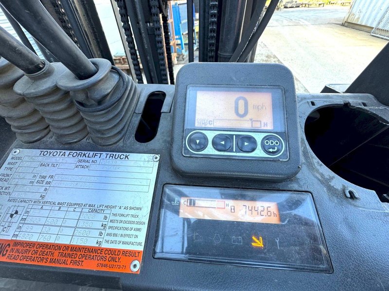 3000 Lb. Toyota Forklift 8FGCU18, Triple Stage Mast, Cushion Tire, LP Gas, Side Shift