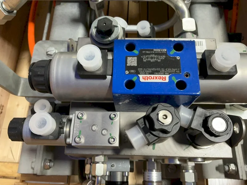 HYDROLL 20.4 L MOUNTING PLATE ASSEMBLY WITH HYDRAULIC PUMPING SYSTEM