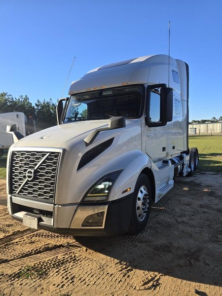 VOLVO VNL64T760 - Trucks