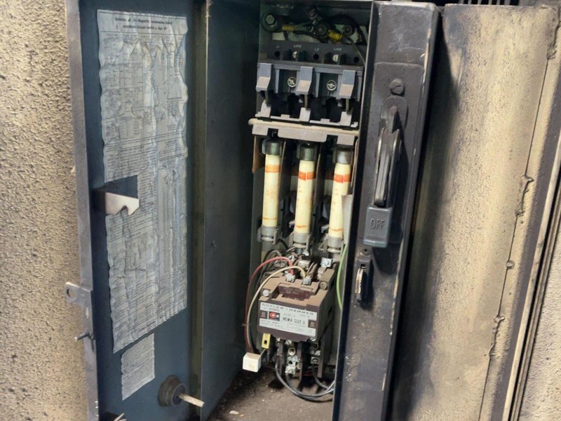 GARDNER-DENVER 75 HP ROTARY SCREW AIR COMPRESSOR