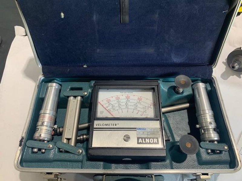 ALNOR 6000AP VELOMETER W/ ATTACHMENTS AND CASE: STOCK #15149