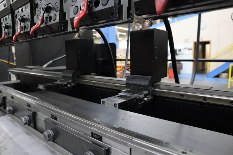 Amada FABIII-1025 (FBD-1025NT) CNC Hydraulic Press Brake, 110 Ton x 98.4&quot;, Up-Acting, AMNC PC Control, 5-Axis Backgauge- Auction Item