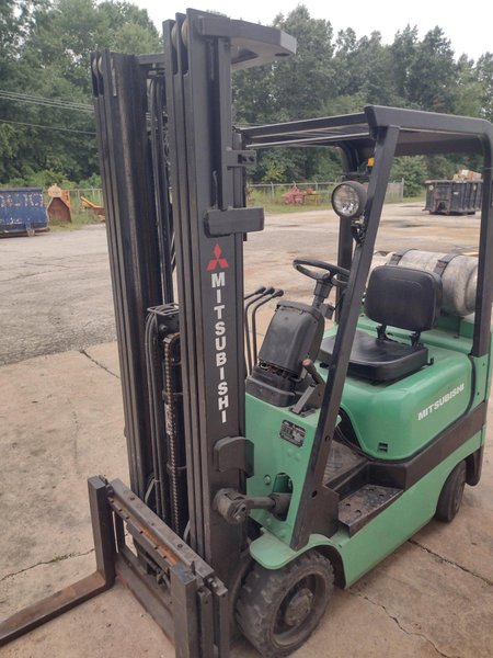 3000 LB MITSUBISHI MODEL #FGC15K 3-STAGE LP FORKLIFT: YOBRO #24166