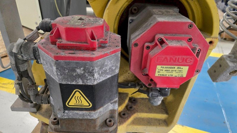 FANUC M-16IB/20 + R-J3IB ROBOT ARM AND CONTROL PANEL USED