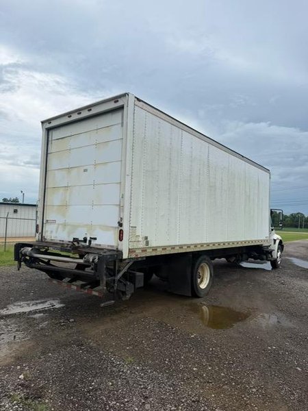 International 4300 Medium-Duty Straight Truck, 2018 – 24′ Box Truck, Cummins Diesel, Allison Automatic