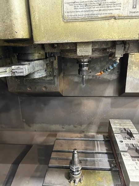 Okuma MC-V4020 VMC, 2005 – Chip Conveyor, 15,000 RPM 32 Slot Tool Changer