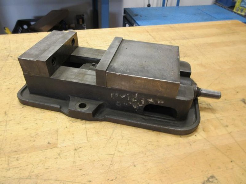 Kurt D-60 6" Machine Vise with Hard Jaws- Auction Item