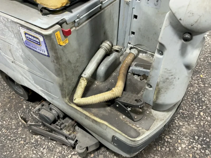 ADVANCE 24" FLOOR SCRUBBER  -  X3220C