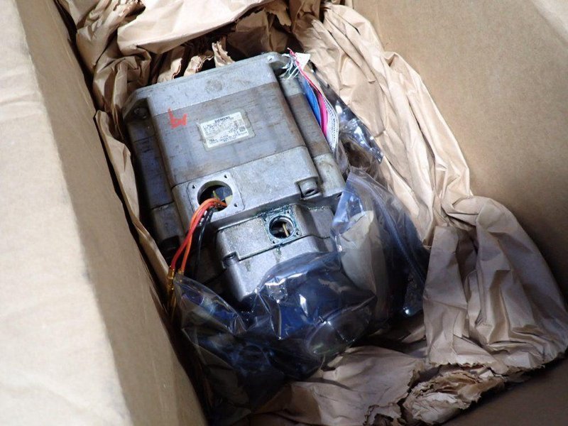 SIEMENS 5000 RPM SERVO MOTOR  -  1FK7101-5AF71-1DGO