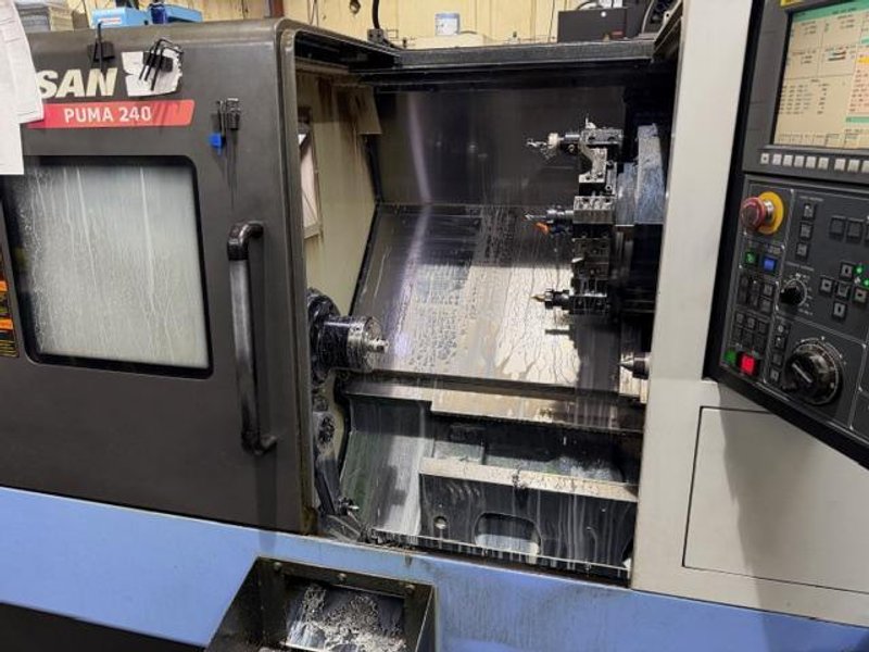 Doosan Puma 240C CNC Lathe, 2013 – LNS Barfeed, Royal Collet Chuck, LNS Chip Conveyor