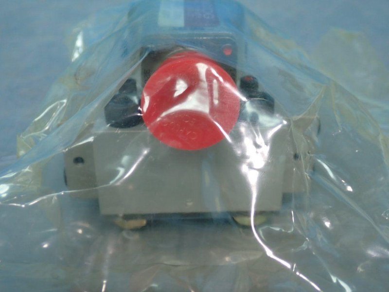 MOOG SERVO VALVE  -  J076-019