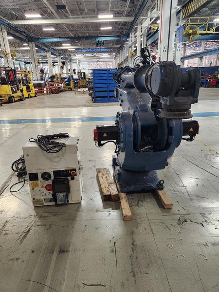 FANUC M900ib 280L A05B-1335-B203 W/ R-30IB PLUS CONTROLS A05B-2638-B028 USED