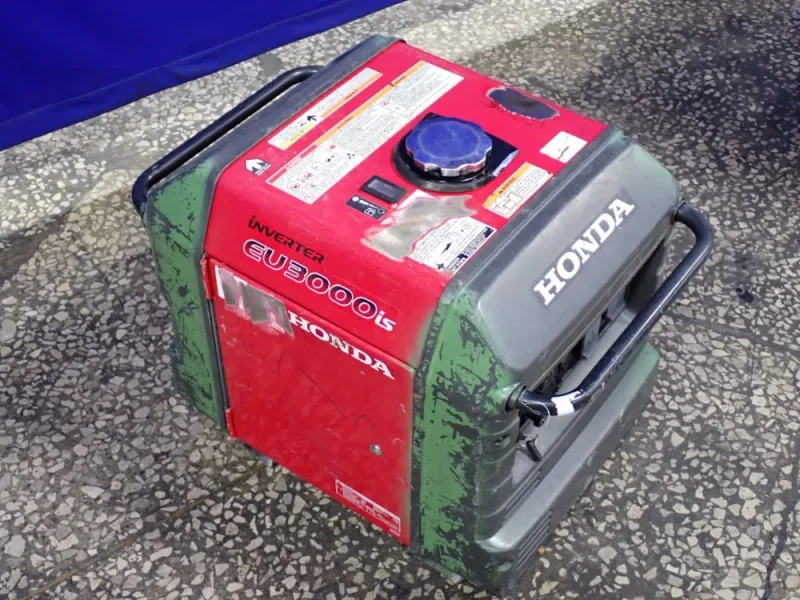 HONDA 3000 W GENERATOR  -  EU3000IS
