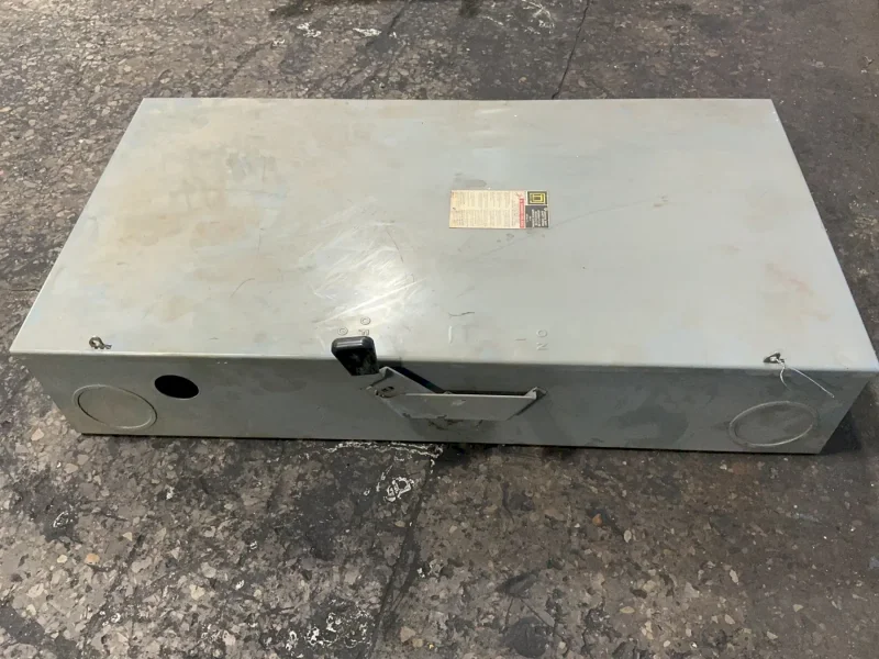 SQUARE D 400 A / 240 V GENERAL DUTY FUSIBLE SAFETY SWITCH  -  D325N