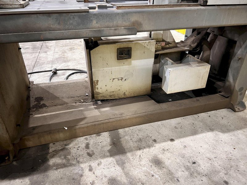 18" X 20" HYD-MECH MODEL #VW-18 VERTICAL BAND SAW w/ 45° MITER: STOCK #21928