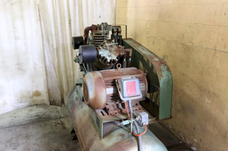 15 HP SPEEDAIRE AIR COMPRESSOR: STOCK # 68435