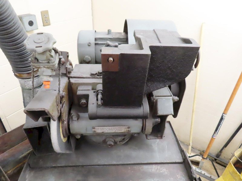 Brown &amp; Sharpe #13 Universal Tool and Cutter Grinder, Motorized Workhead, ID Attachment- Auction Item