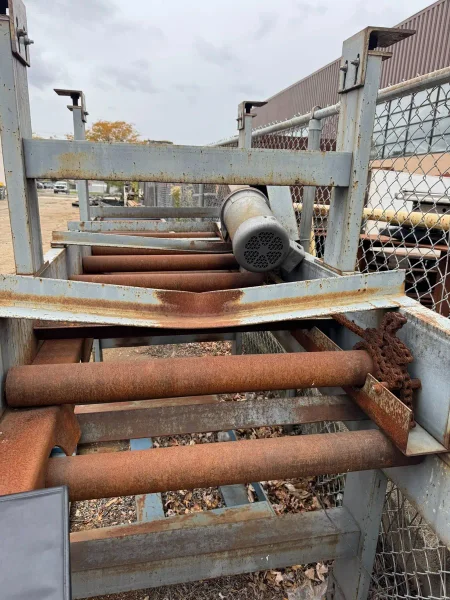 30'  OF HEAVY DUTY POWERED CHAIN DRIVEN ROLLER CONVEYOR 33" WIDE