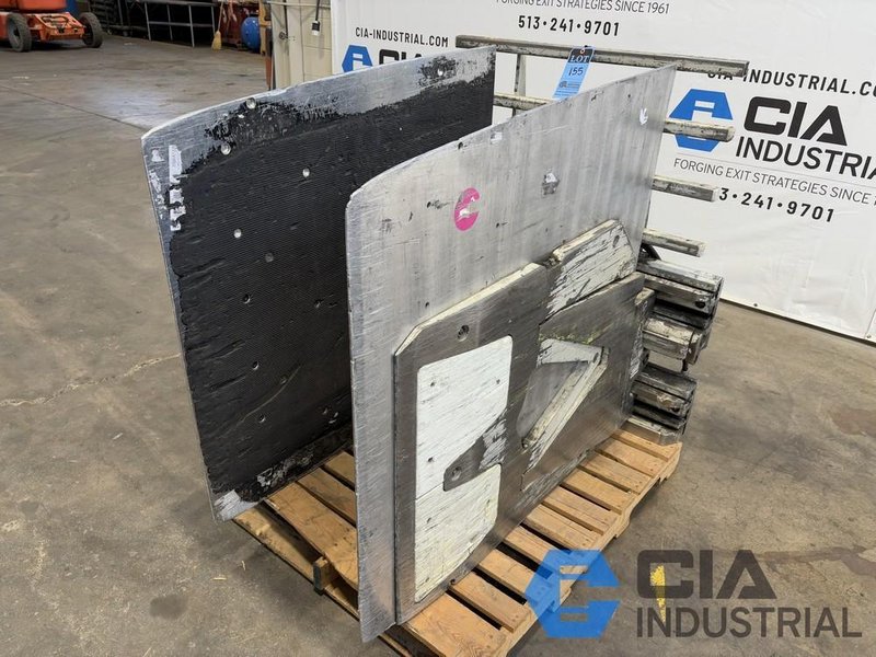 2,500 LB. CASCADE MODEL 25D-CCS-35AR1 HYDRAULIC CARTON CLAMP ATTACHMENT