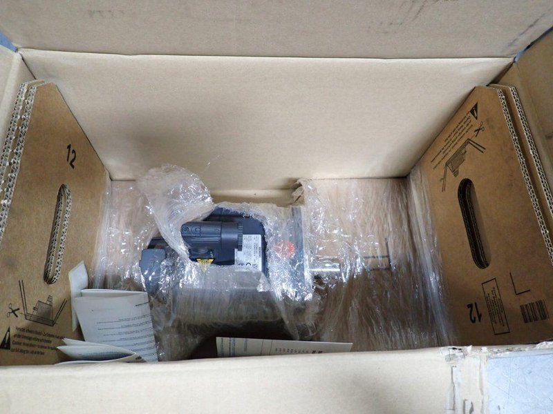 SIEMENS SERVO MOTOR   -  1FK7060-2AC71-1QG1