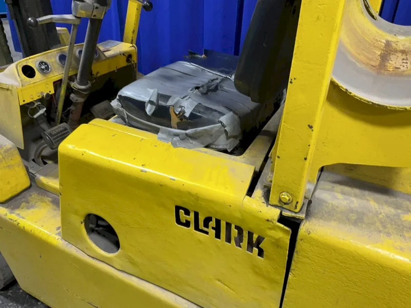 CLARK EQUIPMENT 6000 LBS PROPANE FORKLIFT  -  C500 600
