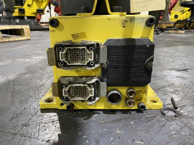 FANUC – ArcMate 100iB w/ R-J3iB Controls USED