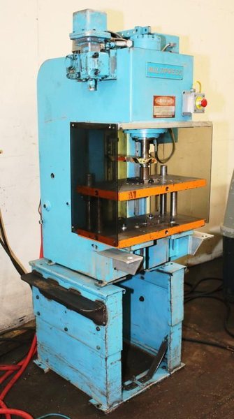 4 TON DENISON HYDRAULIC MULTI-PRESS, MODEL: WR45LC304F51SO95316D