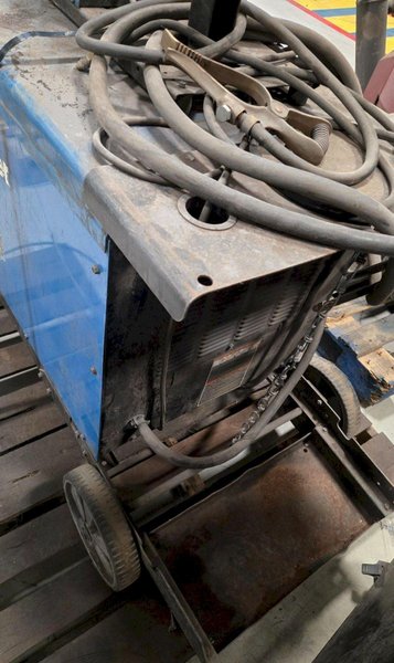 MILER CP-302 WELDER AND 22A 24V WIRE FEEDER