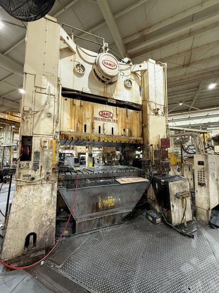 400-ton DANLY S4-400-108-72 Double Crank Straight Side Mechanical Press - Used