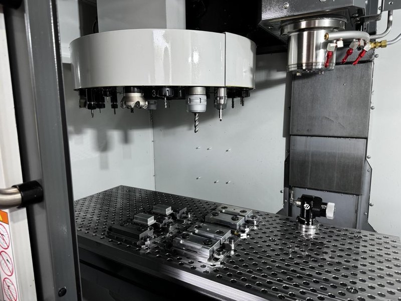 Haas Mini Mill 2 VMC, 2022 – 10k Spindle, WIPS, Rigid Tap, High Flow Coolant, Chip Auger, Low Hours