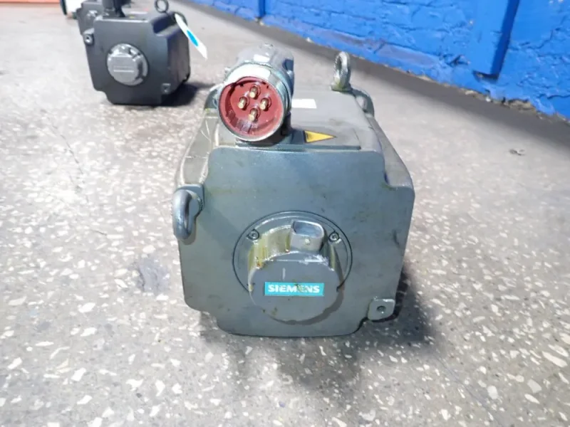 SIEMENS 5000 RPM SERVO MOTOR  -  1FK7103-2AF71-1BG1