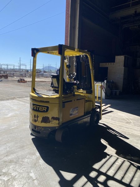 Hyster E70XN Electric Cushion Tire Forklift, 2021 – 7,000 lb Capacity, Sit-Down Rider (1)